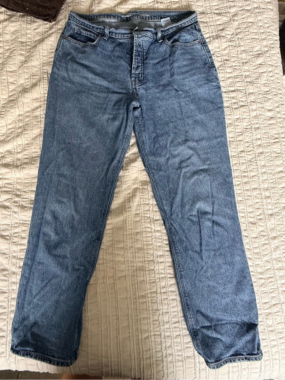Old Navy Straight-Leg Jeans in Medium Blue Denim